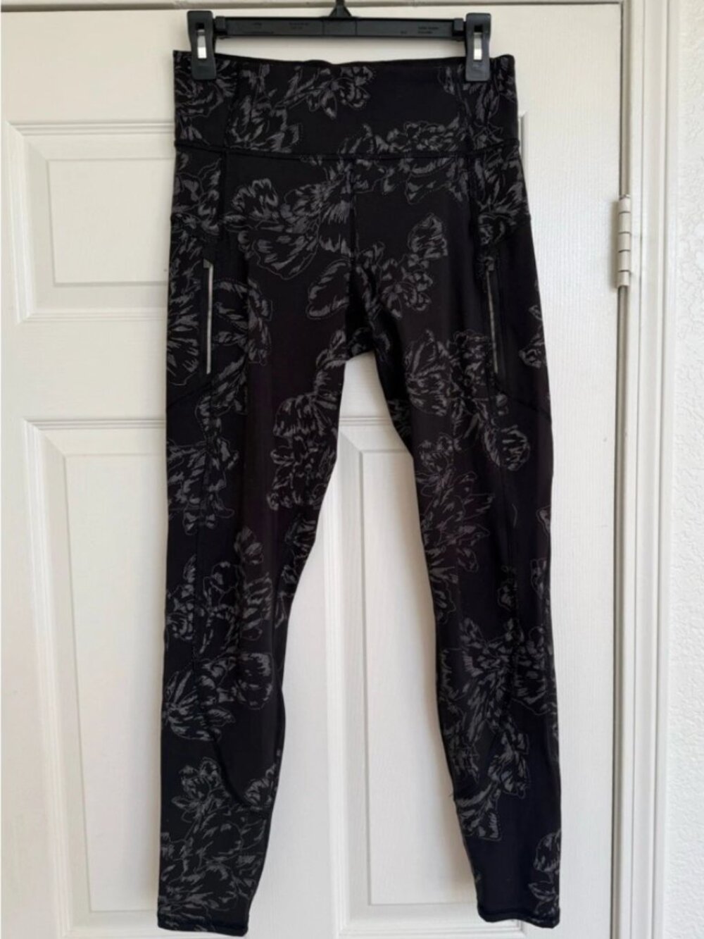 Athleta rainier Reflective Tight Alina Bloom Black Large